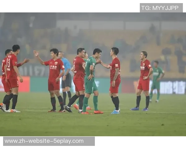 上海上港与北京国安激战正酣谁能在这场巅峰对决中笑到最后